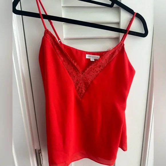 Red Socialiate lace tank - Picture 2 of 2